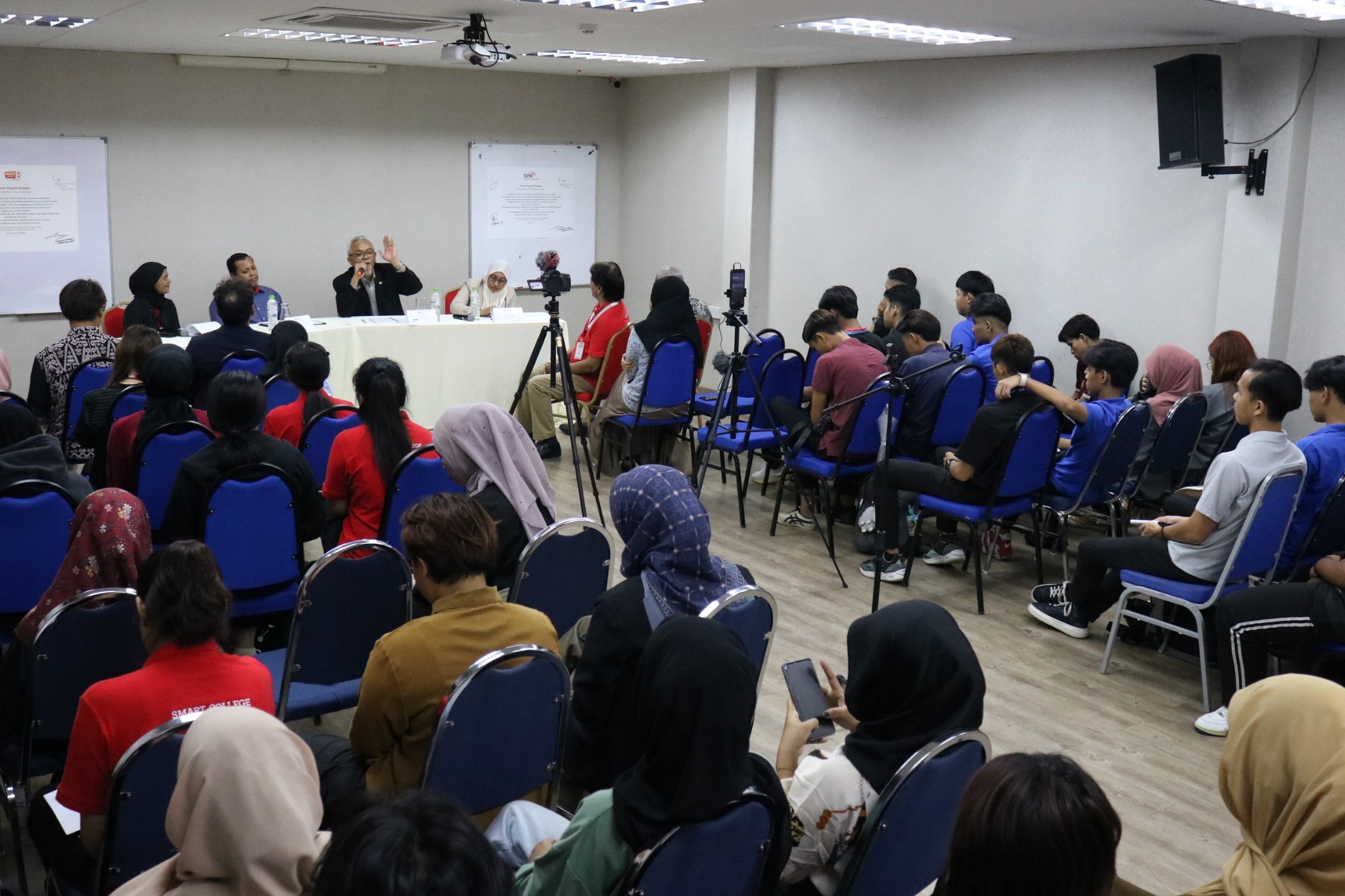Forum Integriti SMART College bersama Rasuah Busters dan PAKAR 7 Forum Integriti SMART College (1)